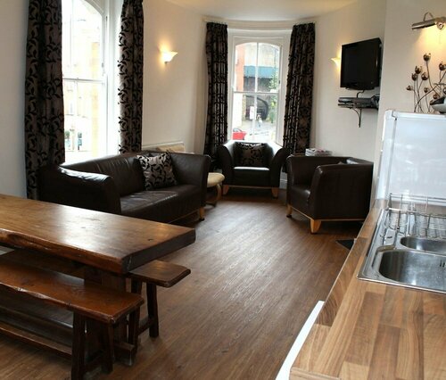 Cotswolds Valley Accommodation-Excl Prop, Забронировать Дом для отпуска Отели Котсуолда с парковкой, Парковка