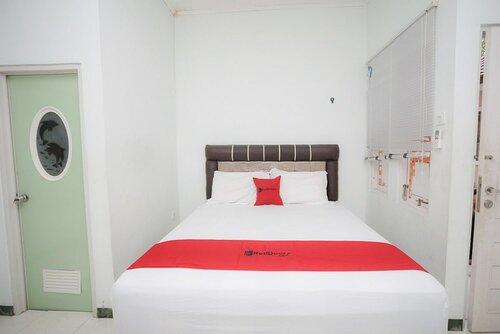 RedDoorz near Bundaran Kecil Palangkaraya, Book Pension Palangkaraya Central Kalimantan