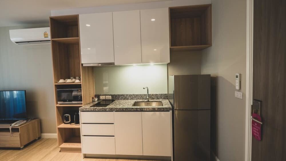 Deluxe in Diamond Condominium