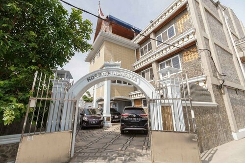 RedDoorz Plus Syariah near RSUP Dr. M. Djamil Padang