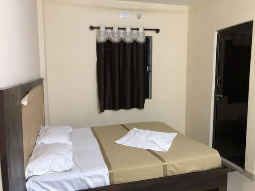 Veekay Lodge, Забронировать Отель Отели Йешвантпур с парковкой, Парковка
