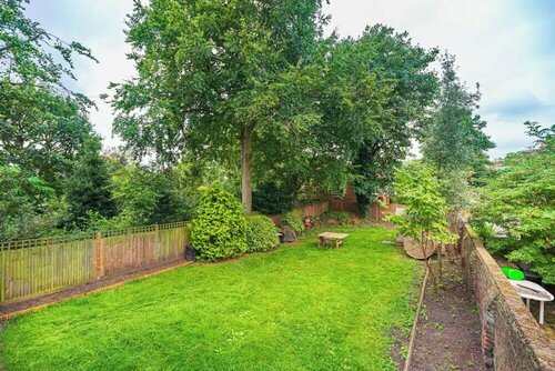 Stunning 1BD Flat Opposite the Park - Peckham Rye, Забронировать Отель Отели Большого Лондона с парковкой, Парковка