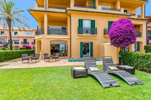YOLO Spaces – Sotogrande Marina  Boutique Apartment, Забронировать Бутик-отель Сан-Роке Коста-де-ла-Лус