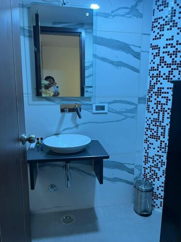 THE TRIUMPH Hotel, Забронировать Отель Варанаси штат Уттар-Прадеш, рядом с Торговый квартал Годолия