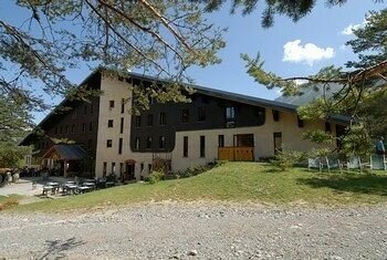 Logis Domaine de lAdoux, Book Hotel Hoteller i Rhône-Alps med parkering, Parkering