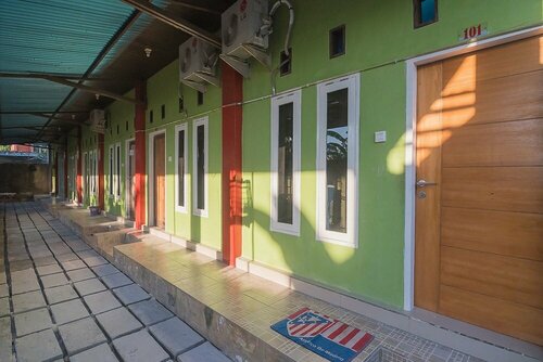 RedDoorz near Living Plaza Balikpapan 2, Забронировать Гостевой дом Отели провинции Восточного Калимантана с парковкой, Парковка