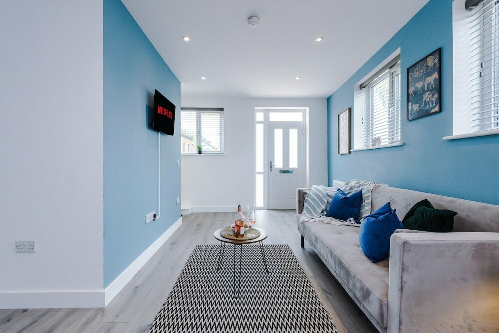 One&Two Bedroom Luxe Apts near Trafford