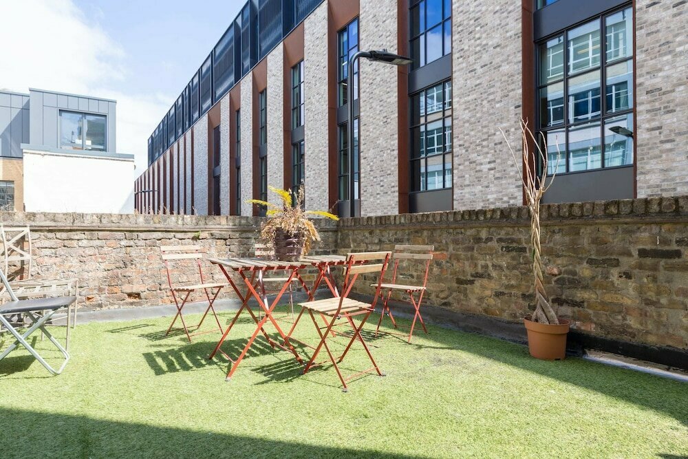 2BD Flat With Private Balcony - Shoreditch