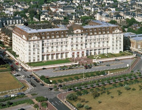 Hôtel Barrière Le Royal Deauville, Забронировать Отель Бизнес-отели Довиль, рядом с Elie de Brignac Auction Rooms, 4* 5*