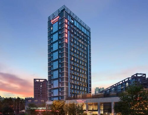 Ramada by Wyndham Xi'an Long march, Book Hotel Hoteller i Shaanxi med parkering, Parkering