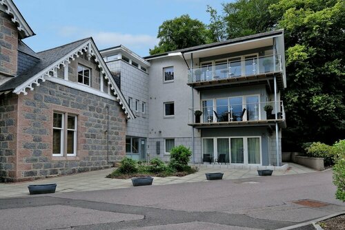 Enchanting Home With Furnished Balcony in Cults, Scotland