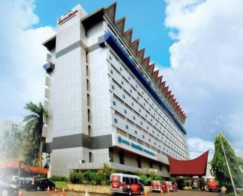Hotel Danau Toba International, Забронировать Отель Отели Медана с бассейном, рядом с Pajak Ikan Medan, Бассейн