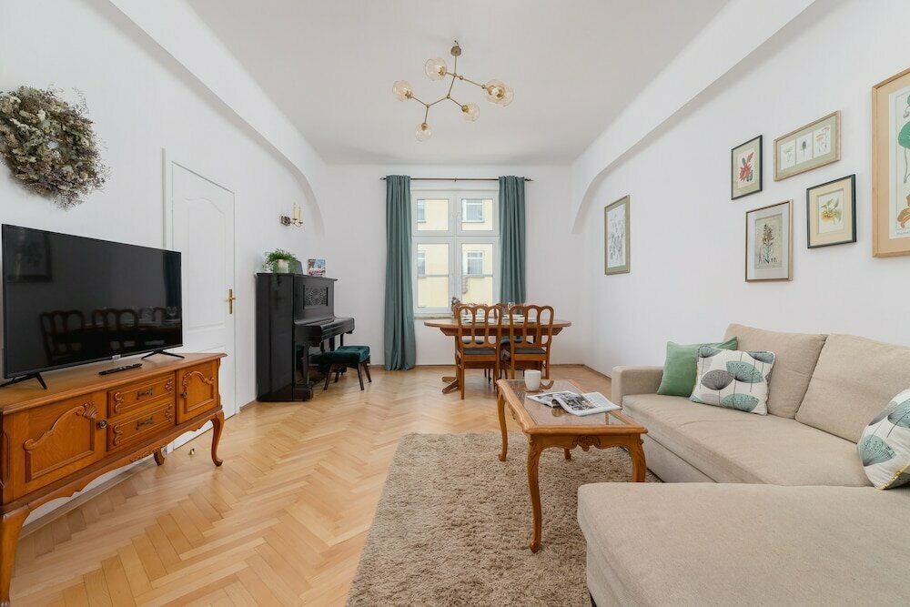 Retro Apartment Cracow Center by Renters