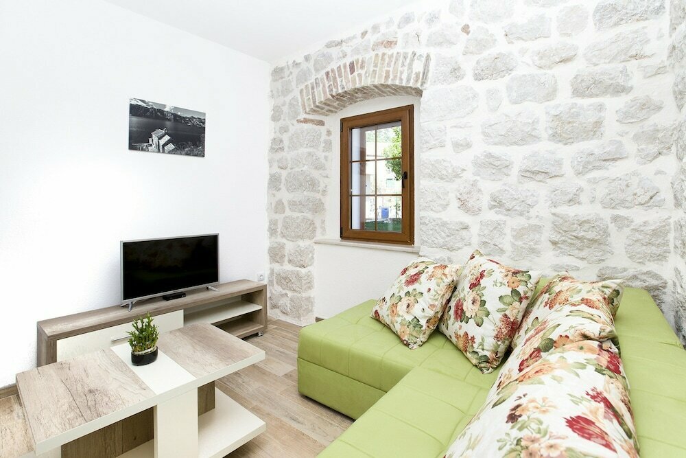 Apartments Mezini 11