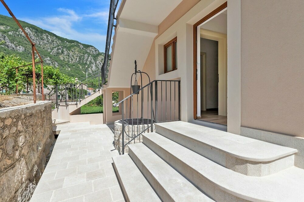 Apartments Mezini 11