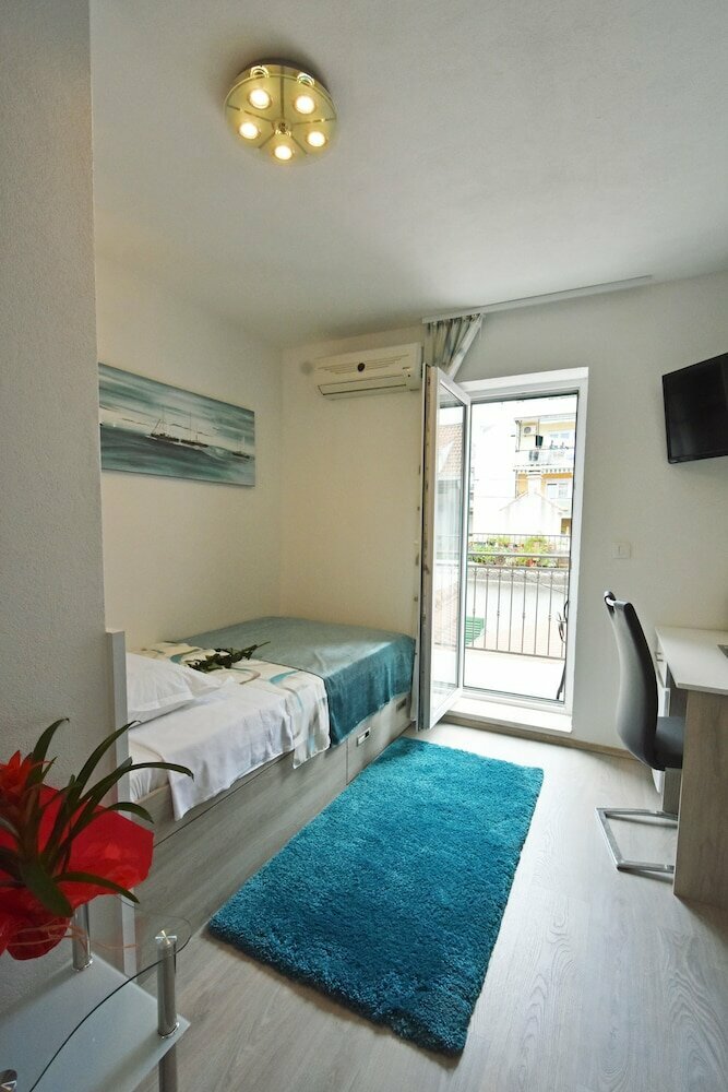 Kuzma Rooms and Apartments