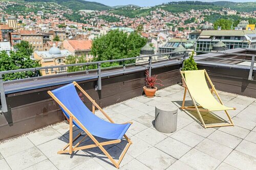 Modern 2bdr Apartment-cathedral View-best Location, Забронировать Апартаменты/квартира Отели Сараево с парковкой, рядом с Sarajevo National Theatre, Парковка