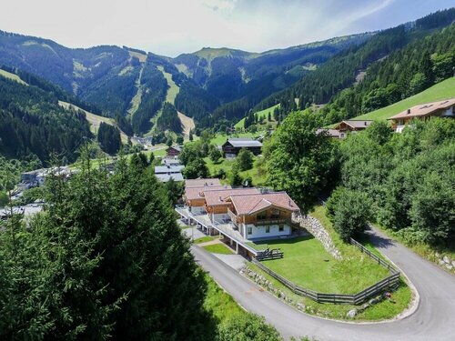 Ski Chalet Jim 300 m From ski Lift, Забронировать Шале Отели Целль-ам-Зе 3 звезды, рядом с Горнолыжный подъемник Сити Экспресс, 3*