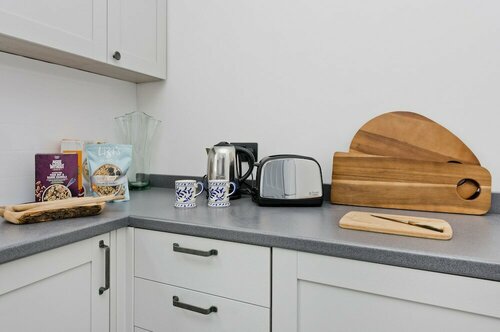 Stylish one Bedroom Flat Near Kew Gardens by Underthedoormat, Забронировать Апартаменты/квартира Брент Харроу
