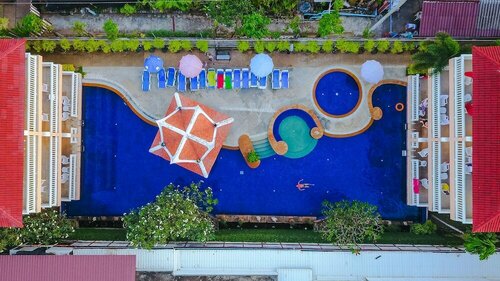 Kata Poolside Resort SHA Extra Plus, Забронировать Курортный отель Отели Ката-Бич с парковкой, Парковка