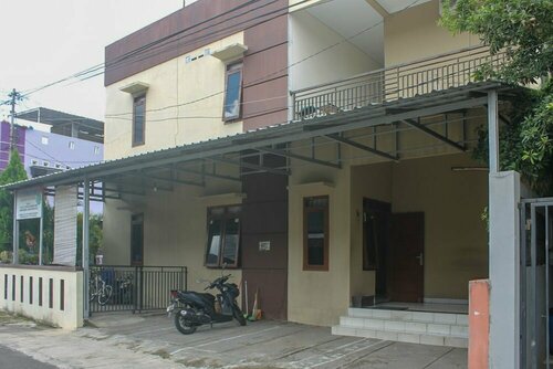 KoolKost Syariah near Universitas Ahmad Dahlan Kampus 1, Rezerwuj Pensjonat Hotele w Gondokusuman z parkingiem, Parking