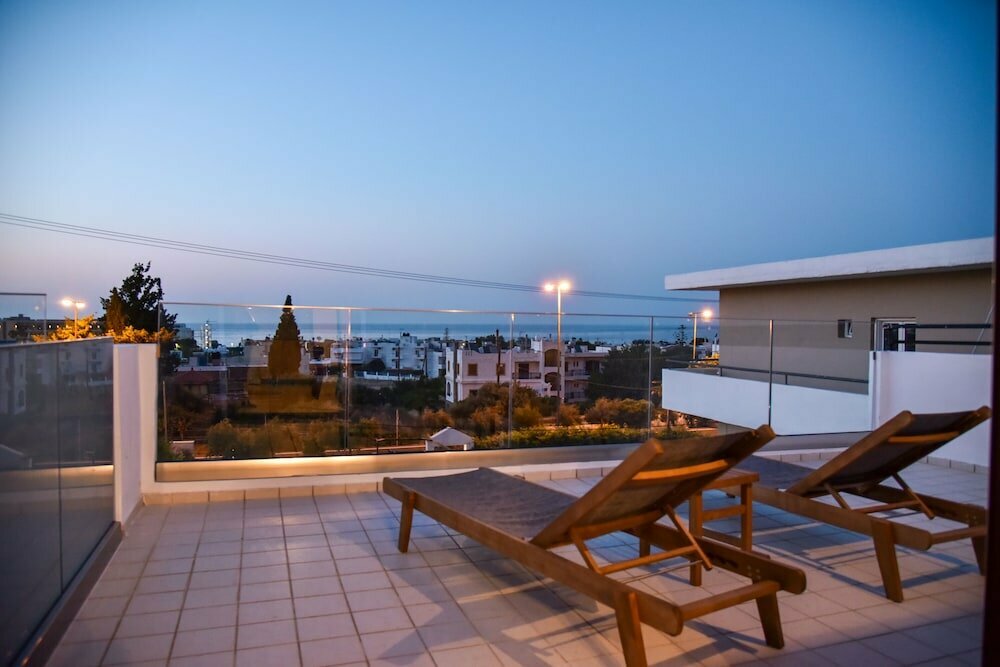 Iraklis Apartments