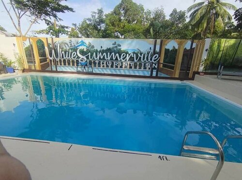 White Summerville Tourist Inn, Забронировать Гостевой дом Гостевые дома Бусуанга, Гостевой дом