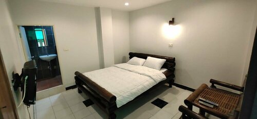 Blue Moon House - A budget hostel for easy travellers, Забронировать Отель СПА-отели Пхра-Синг, SPA-услуги