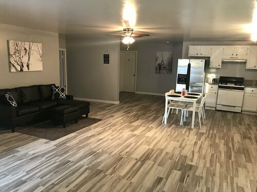 Hollywood Luxury Double bedrooms, Забронировать Дом для отпуска Отели Большого Лос-Анджелеса с парковкой, Парковка