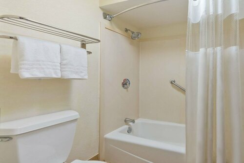 Super 8 by Wyndham Huntersville/Charlotte Area, Buchen Sie Hotel Huntersville North Carolina