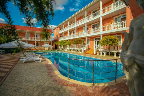 Red House Guest house,  Pensjonat Hotele w Crimea z Parkingiem, Parking