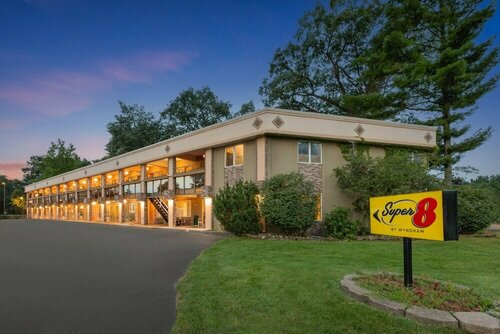 Super 8 by Wyndham Traverse City, Забронировать Отель Траверс-Сити штат Мичиган