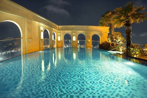 Infinity Edge Pool Apartment Icon 56