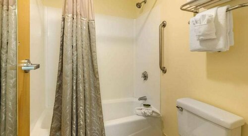 The Carriage House Inn Newport, Забронировать Отель  