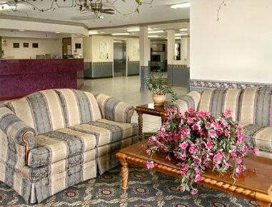 Days Inn by Wyndham Mount Vernon, Book Hotel Hoteller i Ozark med pool, Swimmingpool