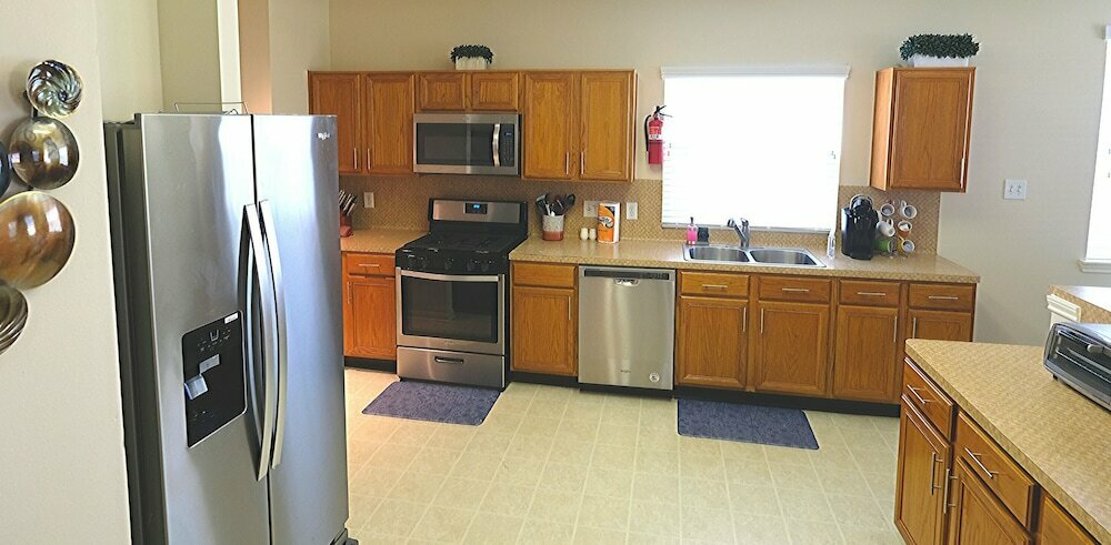 4Bdrm 2.5Bath 10Beds - Sugarland Fresno