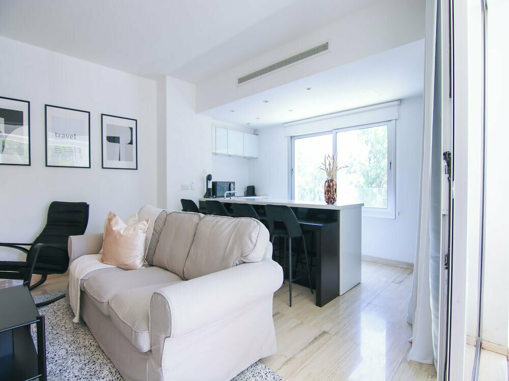 Phaedrus Living Sea View Flat Kyma
