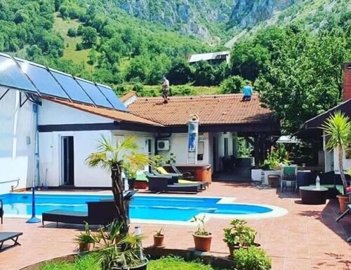 Pensiunea La Dolce Vita, Rezervovat Hotel Hotely v Carpathians - Romania s parkováním, Parkování