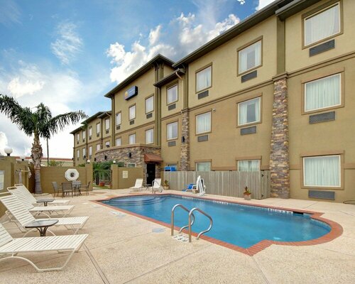 Comfort Inn & Suites Donna near I-2, Забронировать Отель Донна Rio Grande Valley
