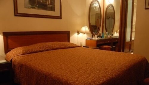 Royal Inn, Забронировать Отель Отели штата Махараштры с завтраком, Завтраки