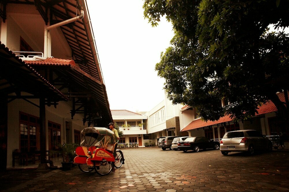 Arini Hotel