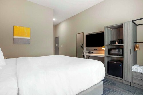 Comfort Inn & Suites Destin near Henderson Beach, Забронировать Отель Дестин Emerald Coast