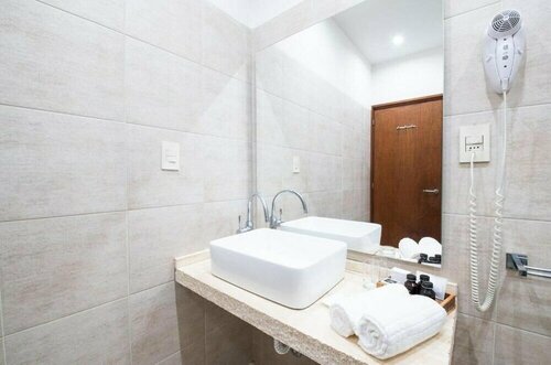 Bemar Carmelo Hotel, Buchen Sie Hotel Business-Hotels in Colonia, 4* 5*