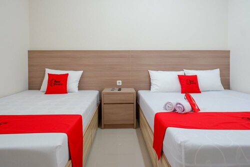 RedDoorz near Pacific Mall Tegal 2, Rezerwuj Hotel Hotele w Central Java z Parkingiem, Parking