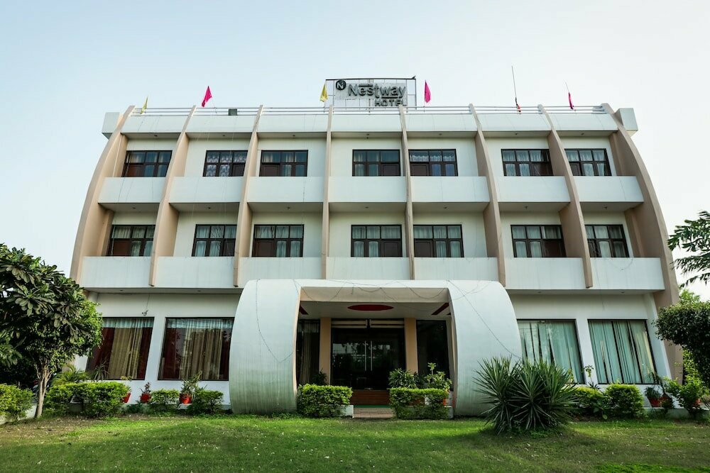 OYO 18465 Hotel Nestway