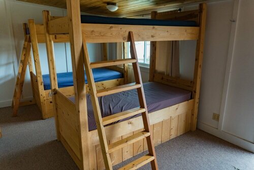 Estes Park Adventure Hostel, Забронировать Хостел Эстес-Парк Rocky Mountain National Park, рядом с Художественная галерея Aspen and Evergreen