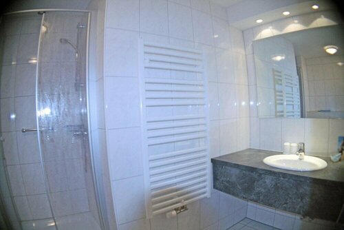 Hotel Vier Linden, Забронировать Отель Келленхузен земля Шлезвиг-Гольштейн