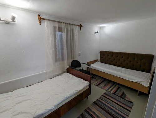 3kh komnatnoye Bungalo 30 metrov ot morya Bungalow, 예약 빌라 Crimea 주차장이 있는 호텔, 주차장