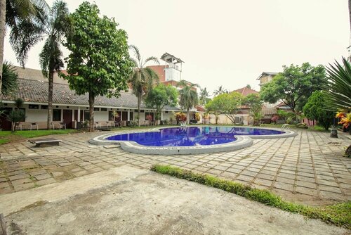 OYO 370 Hotel Sofia Pangandaran, Rezerwuj Hotel Hotele w West Java z basenem, Basen