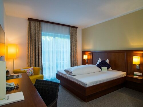 Tennis & Golf Hotel Höllrigl, Rezerwuj Hotel Kottingbrunn Dolna Austria